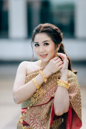 ชุดไทยเจ้าสาว ชุดไทยจักรพรรดิ์ เช่าที่แบมบี้ เวดดิ้ง ห้วยขวาง
